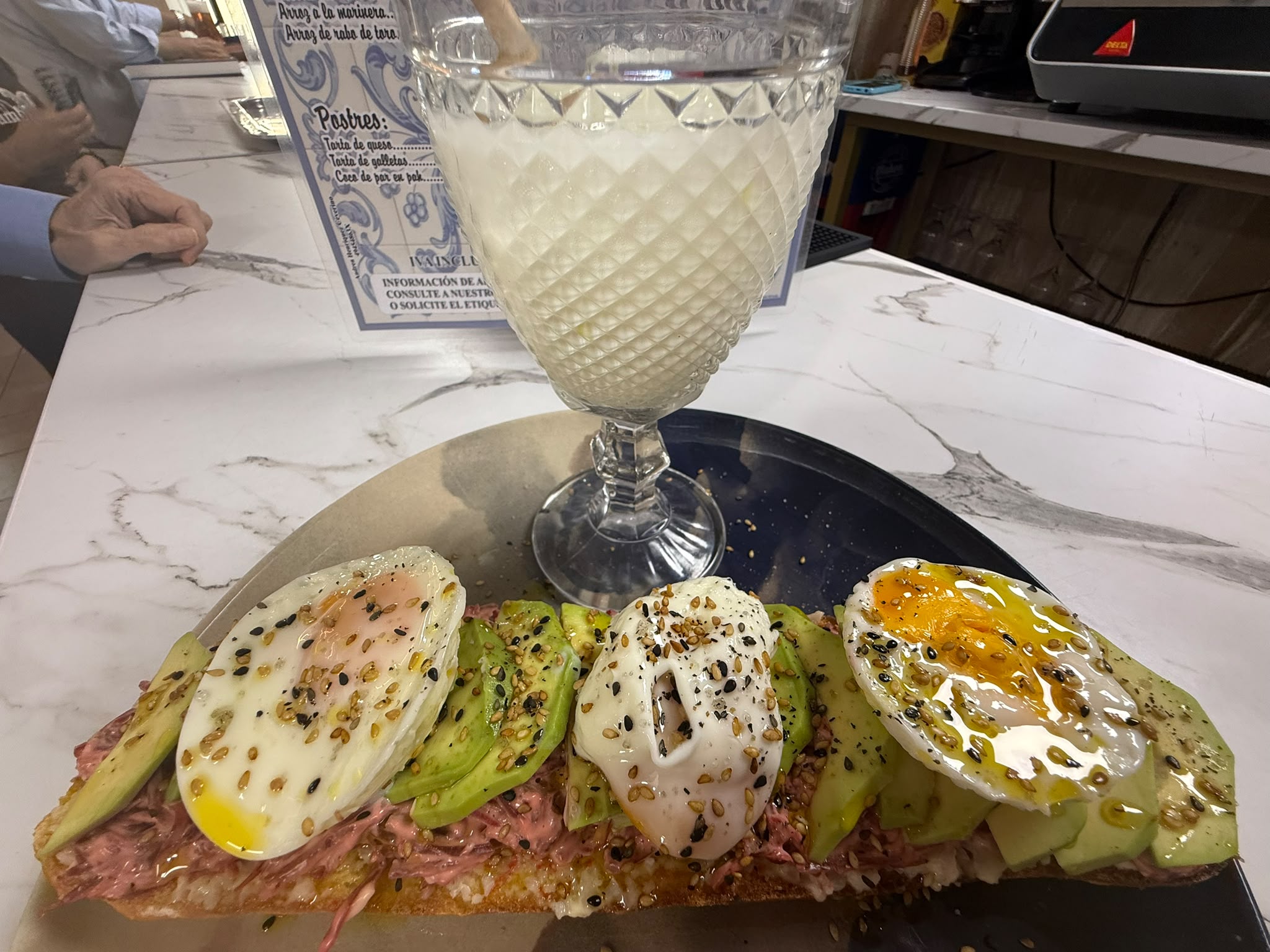 Desayuno escarlata